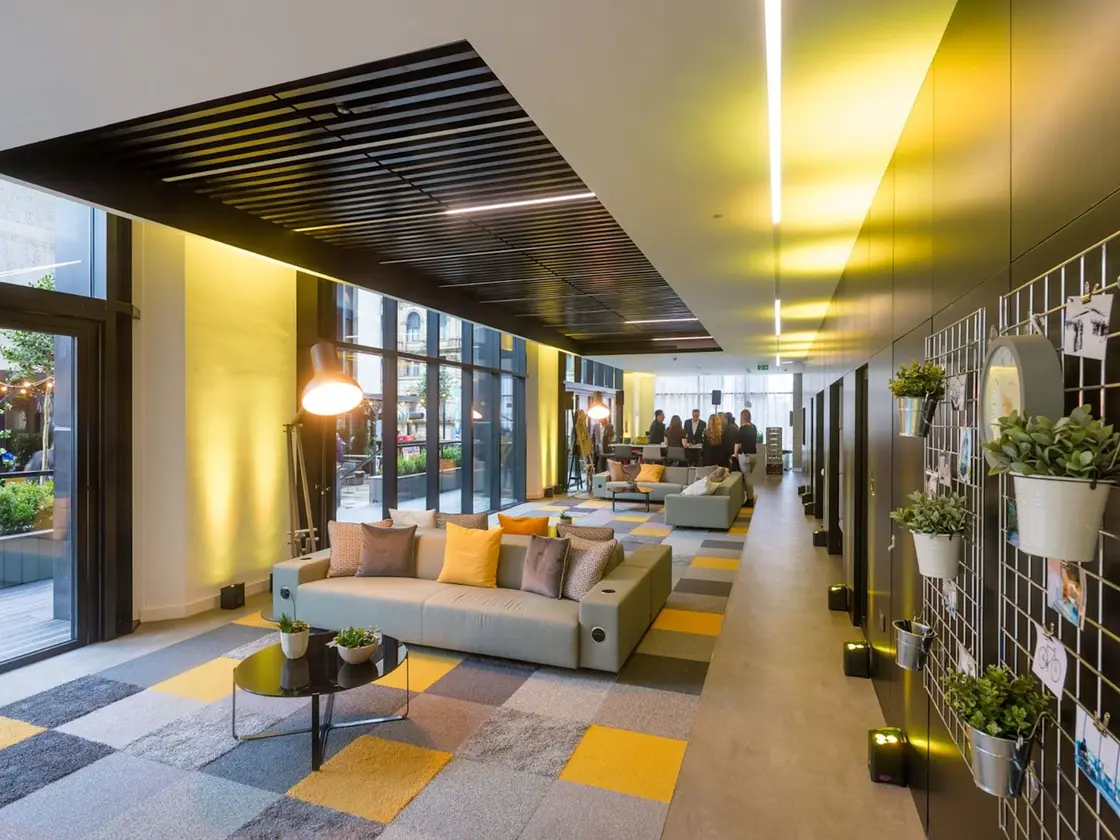 Neo, Manchester