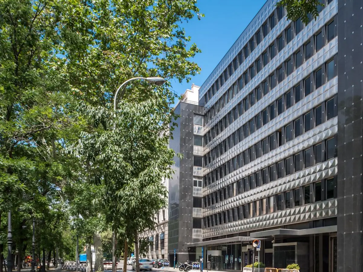Paseo de la Castellana 18 private offices in Madrid