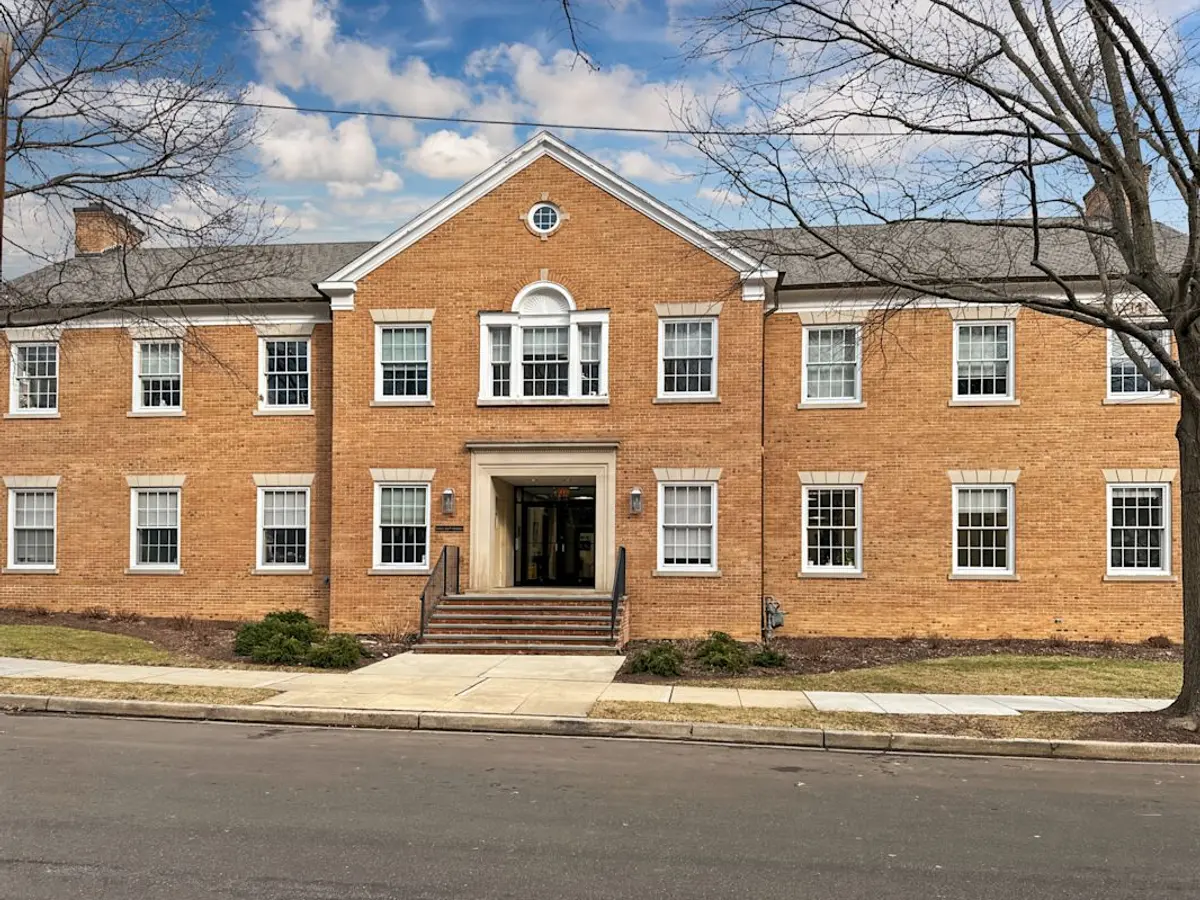 4315 50th St NW private offices in Washington