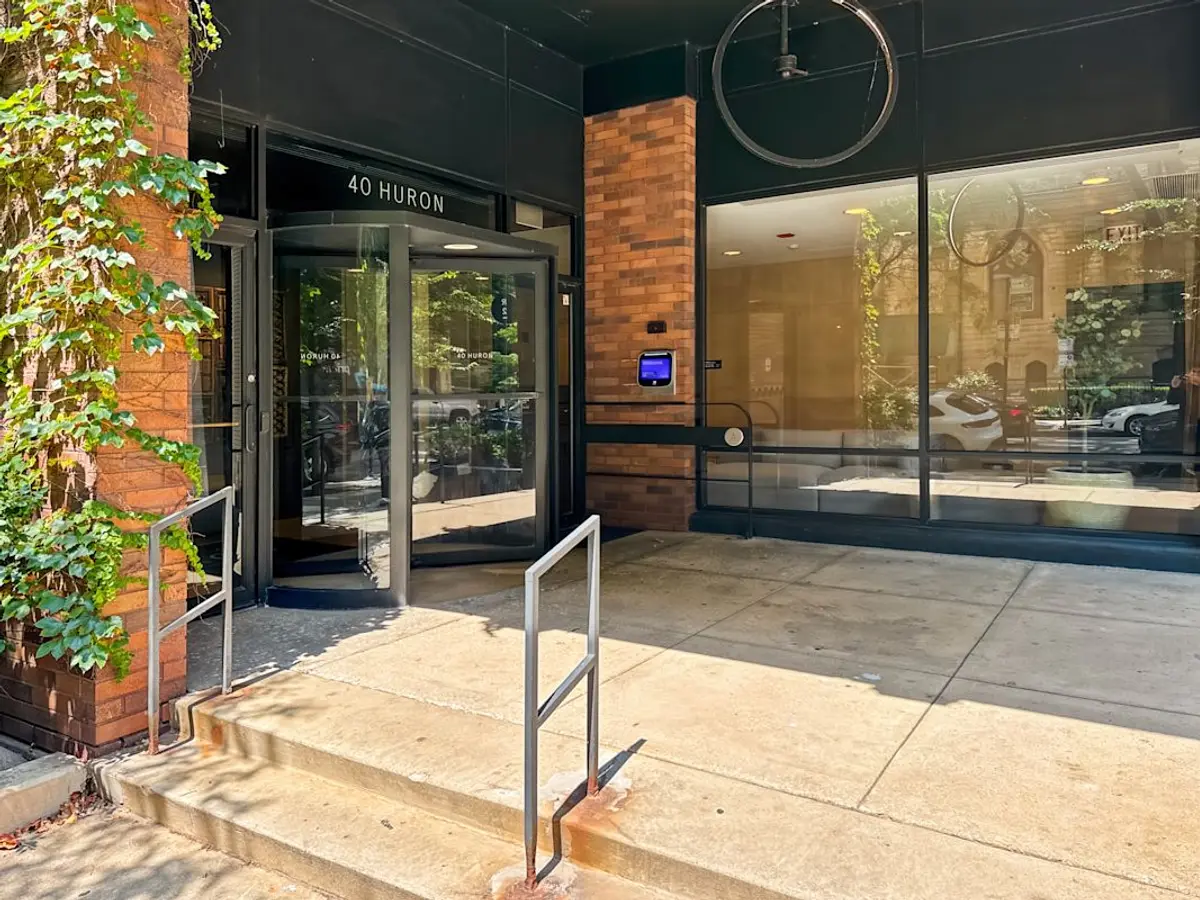 40 E Huron St private offices in Chicago